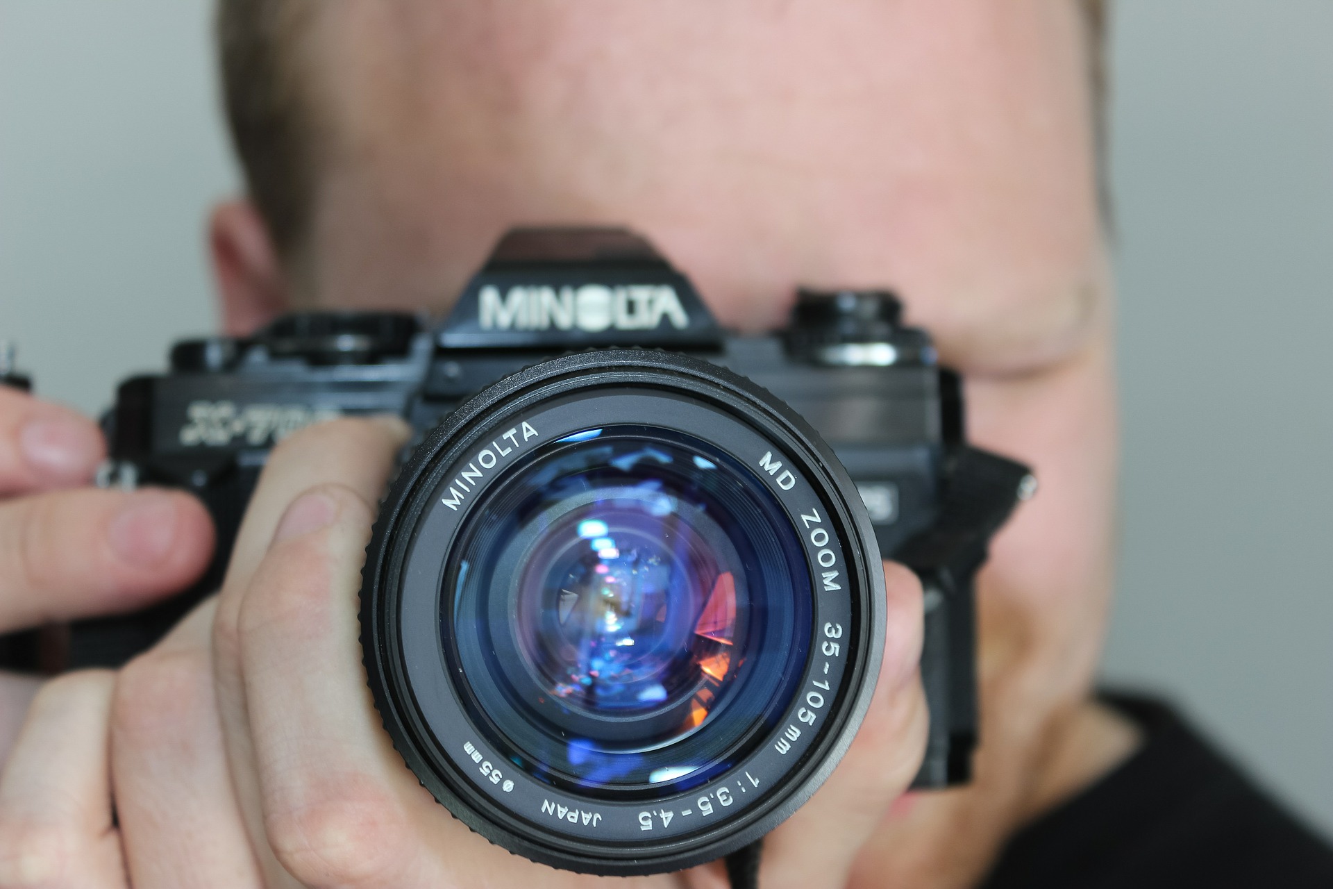 Mädchen (11) in Umkleide fotografiert