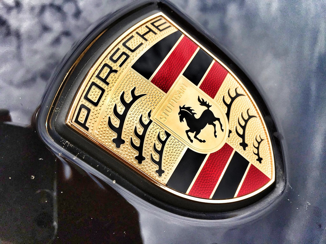 Porsche Panamera touchiert