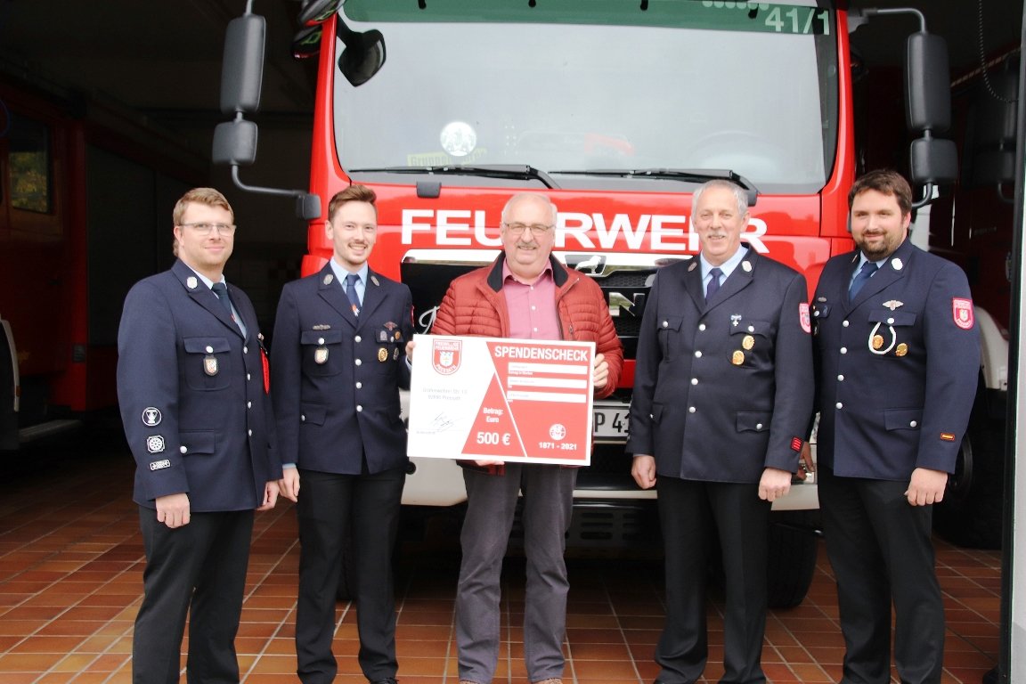 Feuerwehr Pressath gibt Spenden weiter