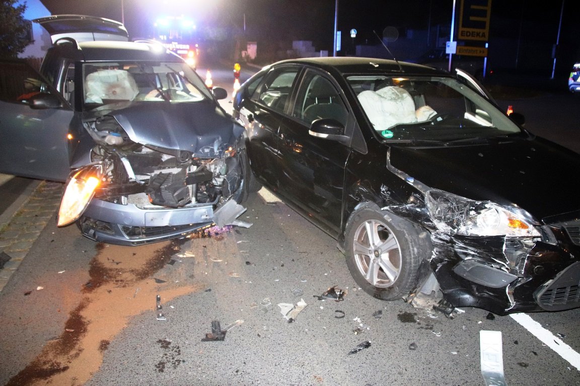 Unfall in Eschenbach: Großer Sachschaden und zwei Leichtverletzte