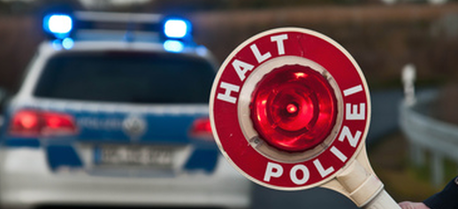 [Update] Falsche Polizeibeamte kontrollieren Flosserin