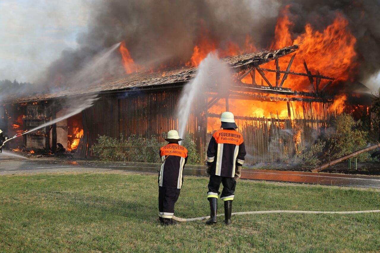 [Update] Flammen schlagen meterhoch in den Himmel