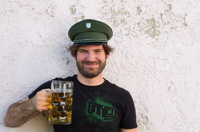 Bayerns bissigster Musik-Kabarettist in der Wurzer O`Schnitt-Halle