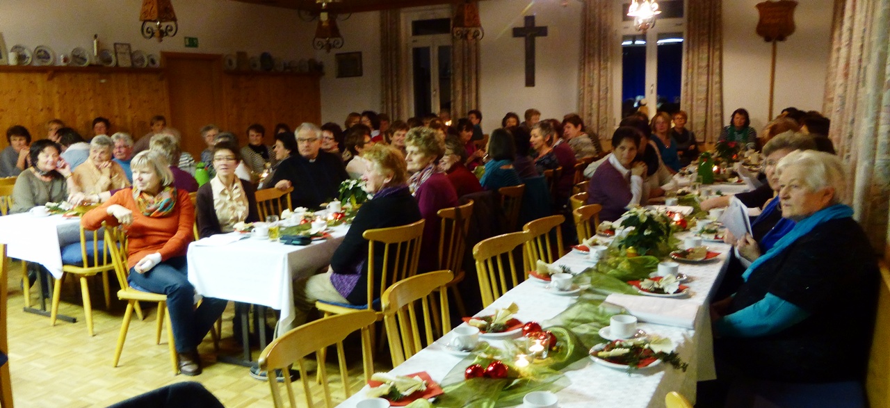 Frauenbund feiert besinnliche Adventsfeier