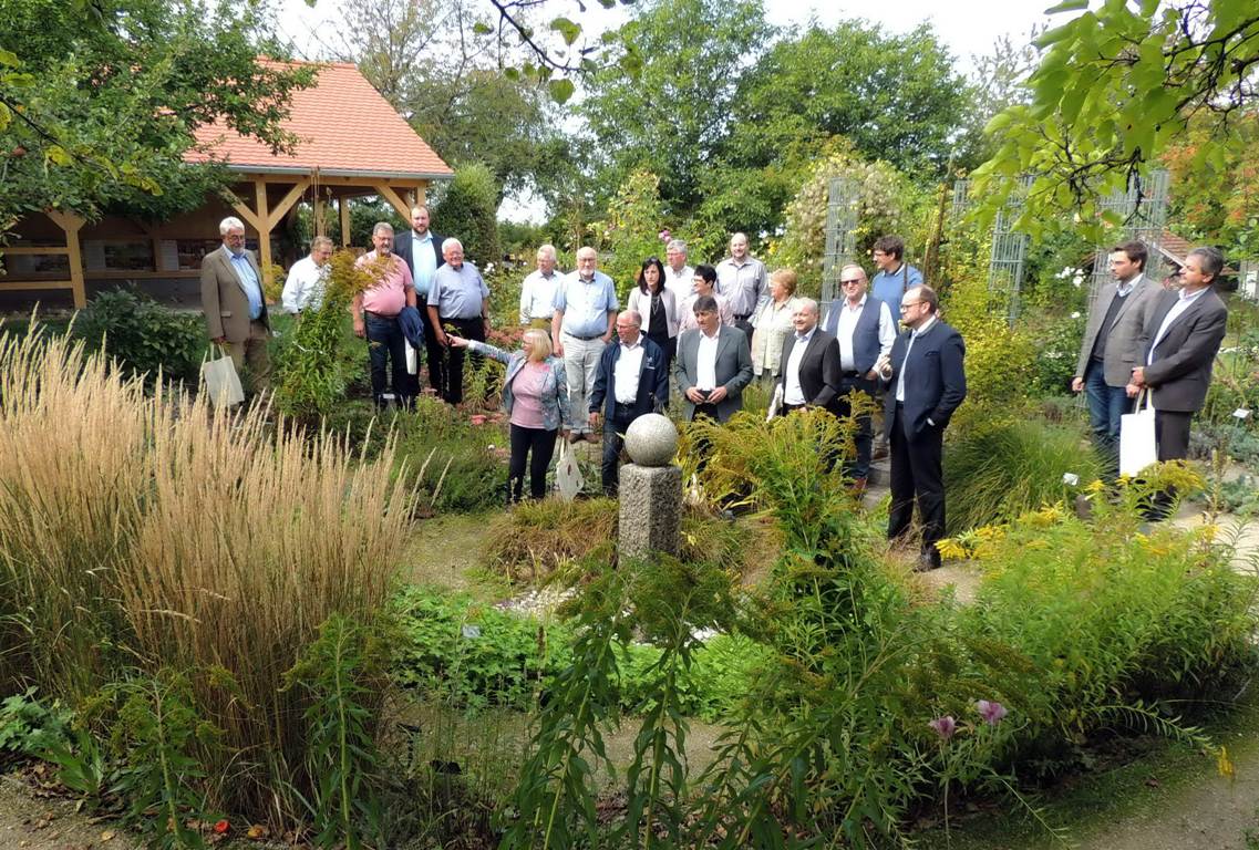 Grünes für Schwarze – CSU-Fraktion informiert sich über Kreislehrgarten und Naturpark