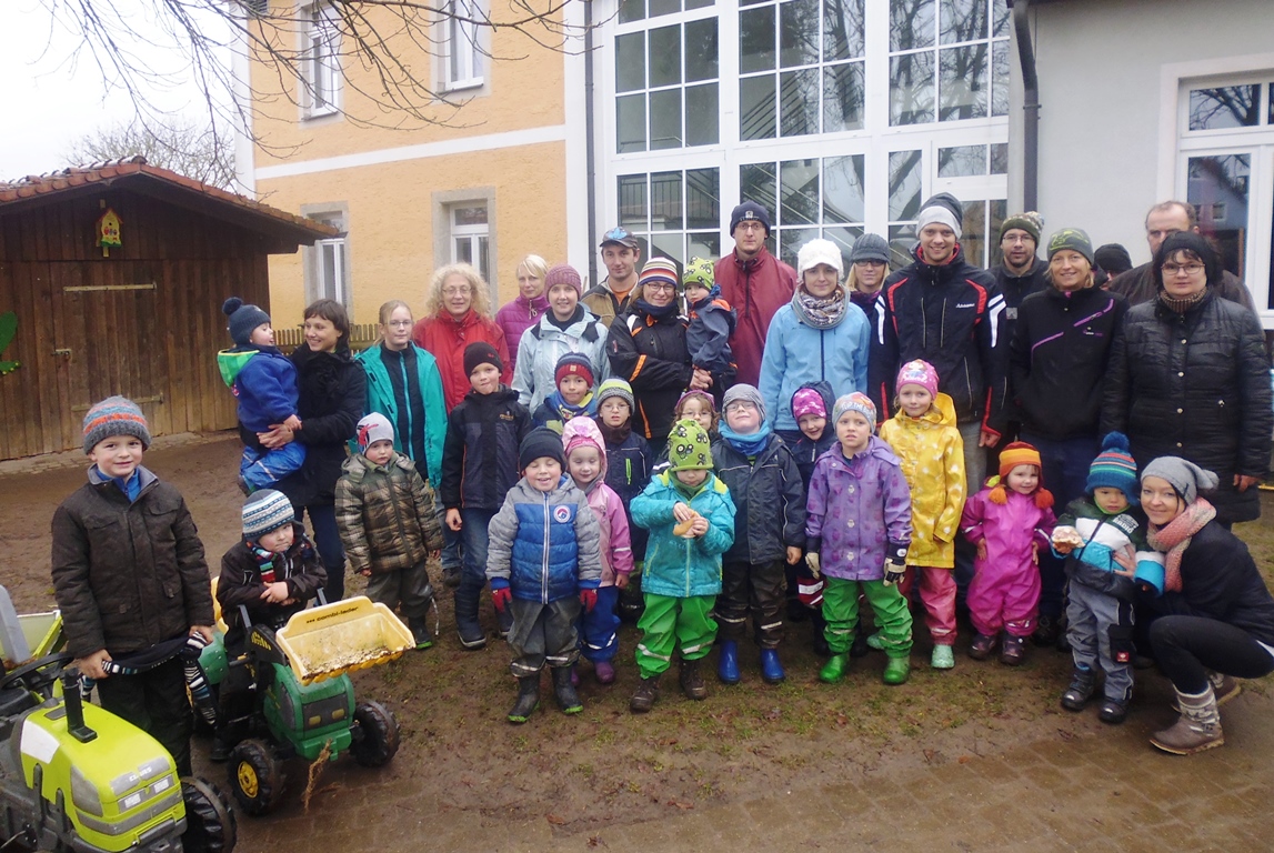 Fleißige Hände: Gartenaktion im Kindergarten Wurz