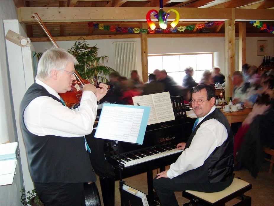 Kaffeehausmusik im Federkiel