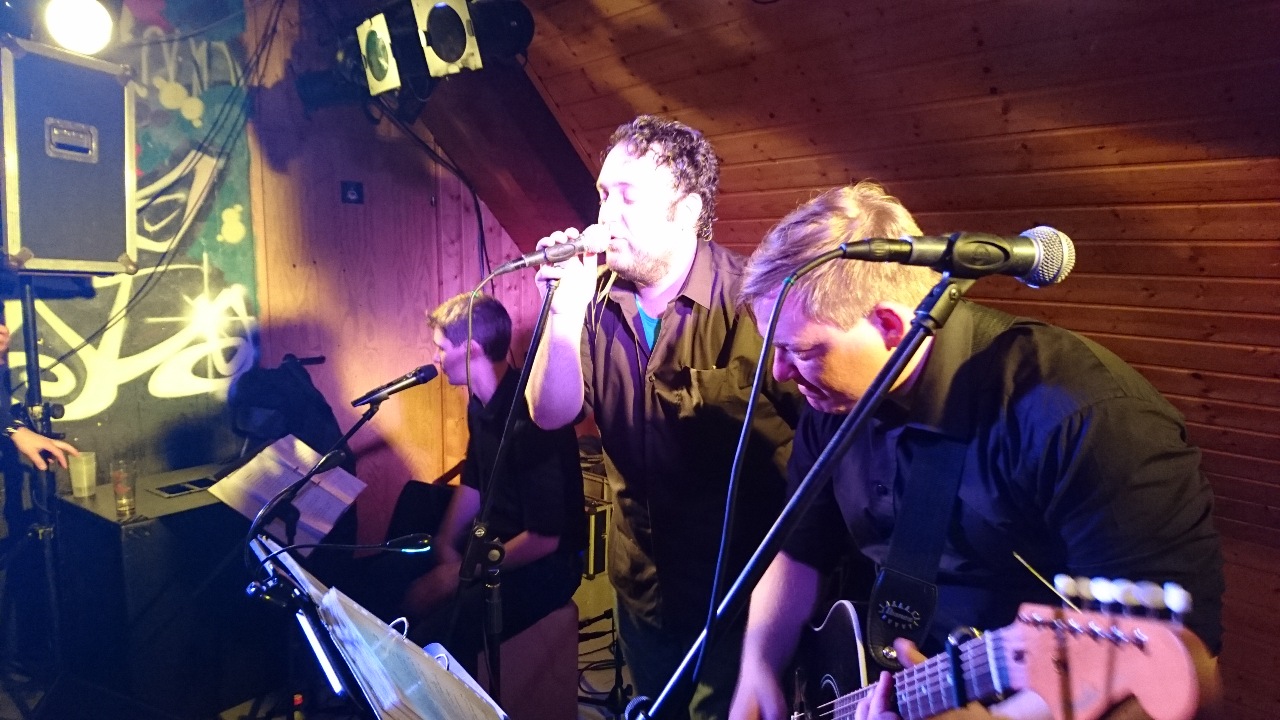 Volles Haus in der „Freiheit“ – Laute Weihnachten beim X-Mas-Rock