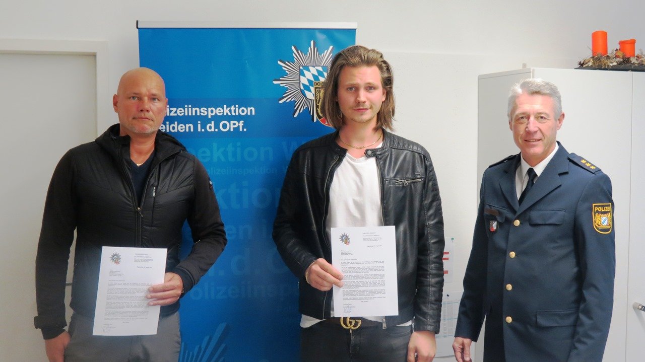 Vater und Sohn nehmen die Verfolgung auf