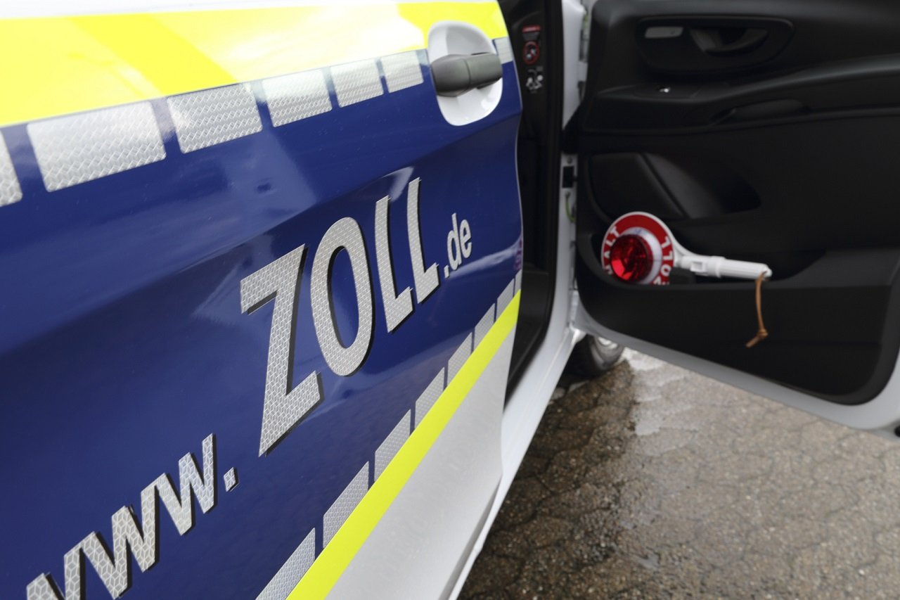 Zöllner finden 41.900 Zigaretten