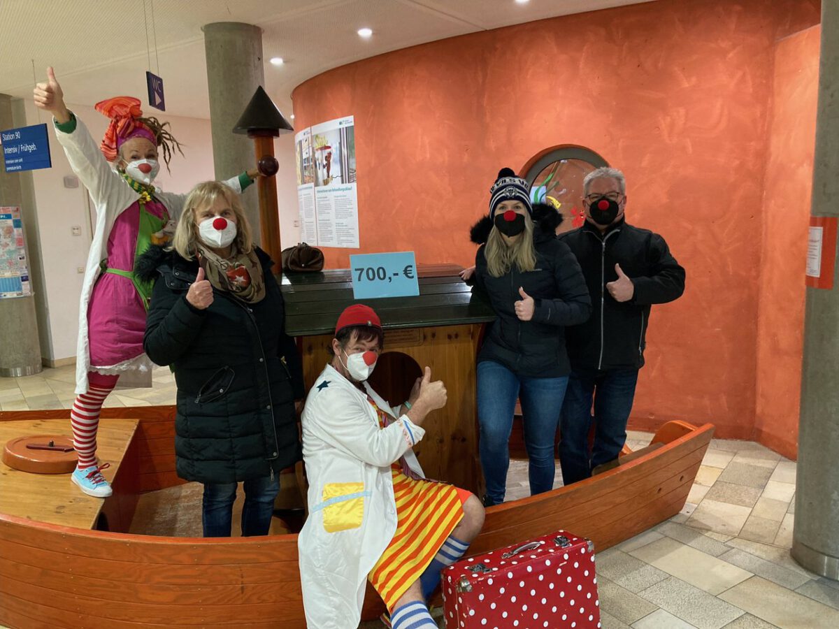 Weihnachtsspende für die Klinik-Clowns