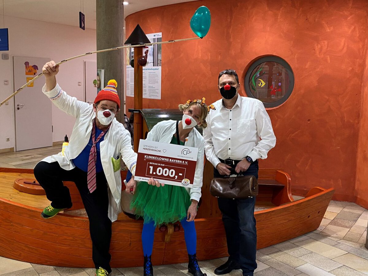 Klinikclowns freuen sich über Spende