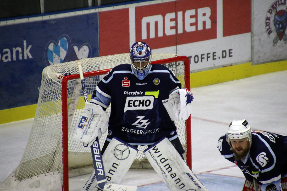 Teufelskeeper Hübl rettet Blue Devils Derby-Sieg in Regensburg