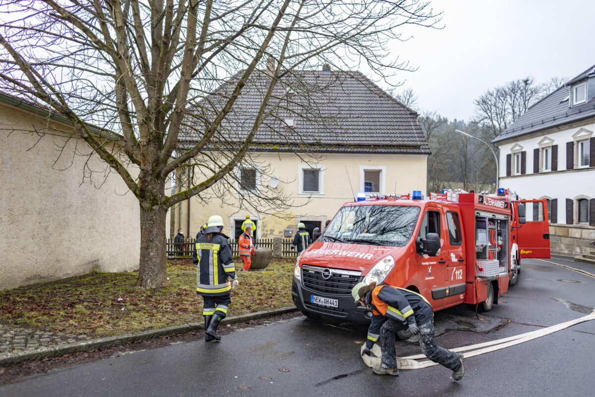 Nach Lagerhallenbrand: Feuer in einem Bürogebäude [mit Video]