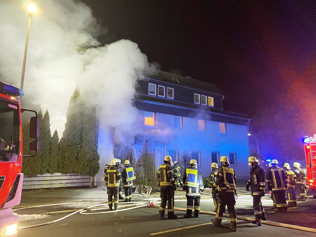 Feuer in Mehrfamilienhaus: Brandstifter festgenommen