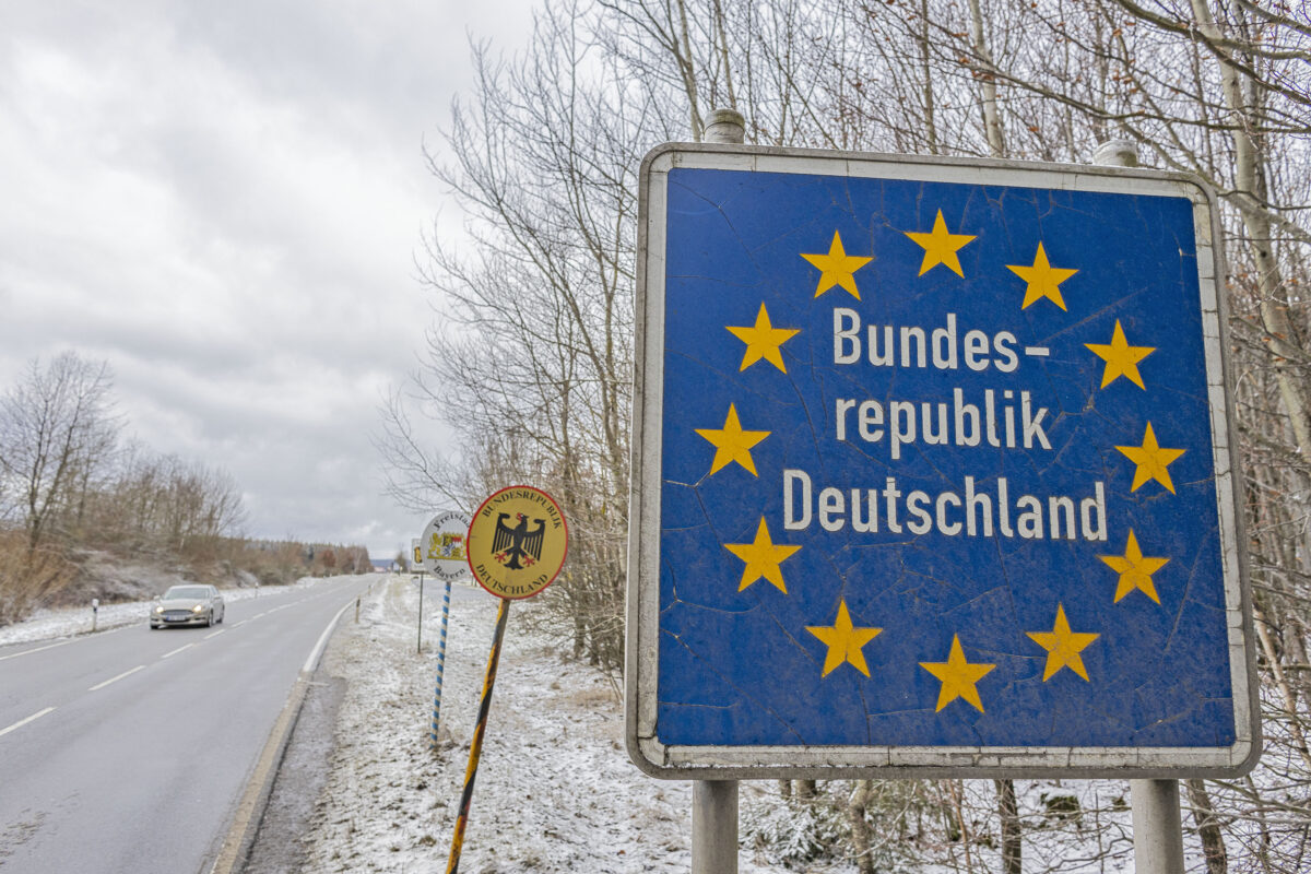 VHS-Reihe „75 Jahre Bundesrepublik“ startet mit Karikaturen-Rallye