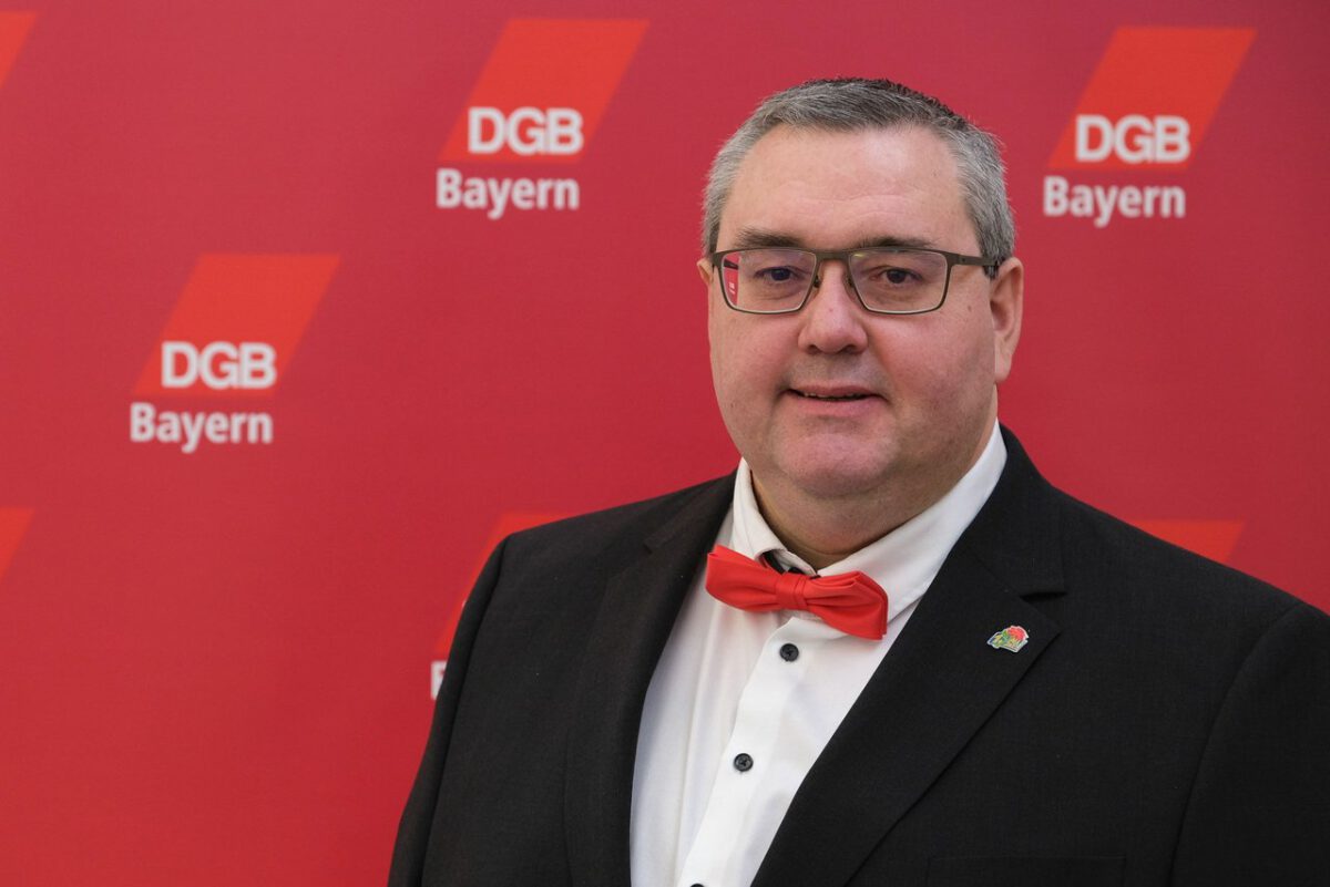 Arbeitsbedingungen verbessern: Geschäftsführer des Gewerkschaftsbundes wiedergewählt