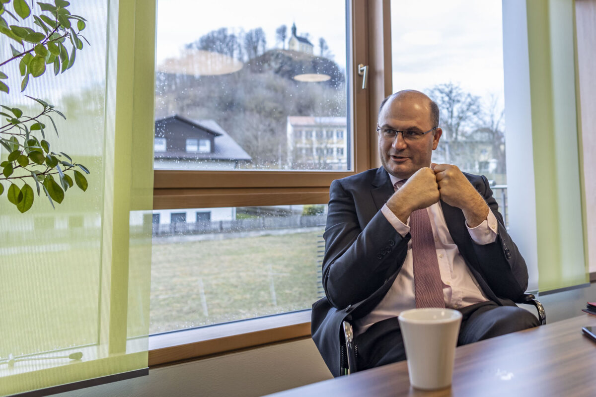 Finanzminister Füracker: „Wir müssen die Menschen jetzt entlasten“ [mit Video]