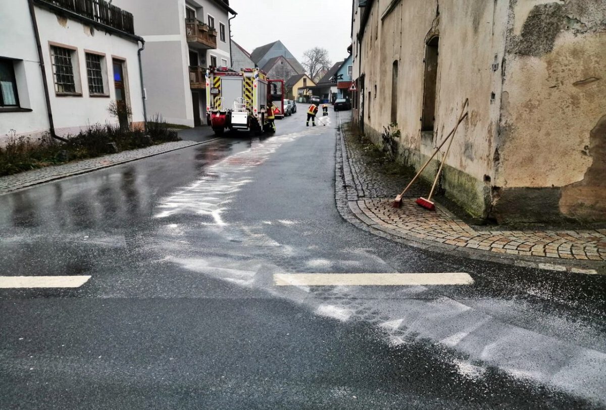 Kilometerlange Ölspur durch Kirchenthumbach