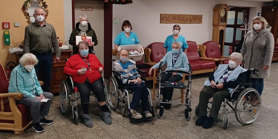 SPD bringt Weihnachtsfreude in Seniorenheime