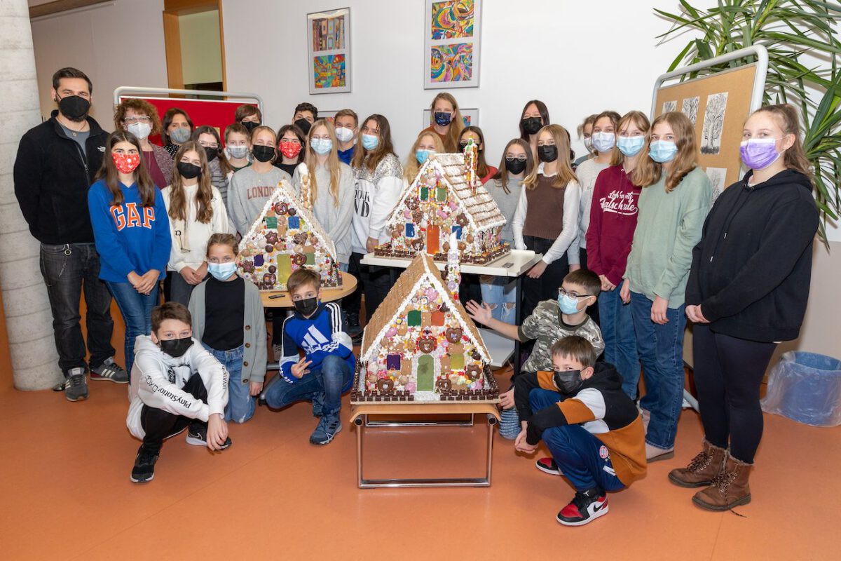 Märchenhafte Knusperhäuschen fürs Kinder- und Seniorenheim
