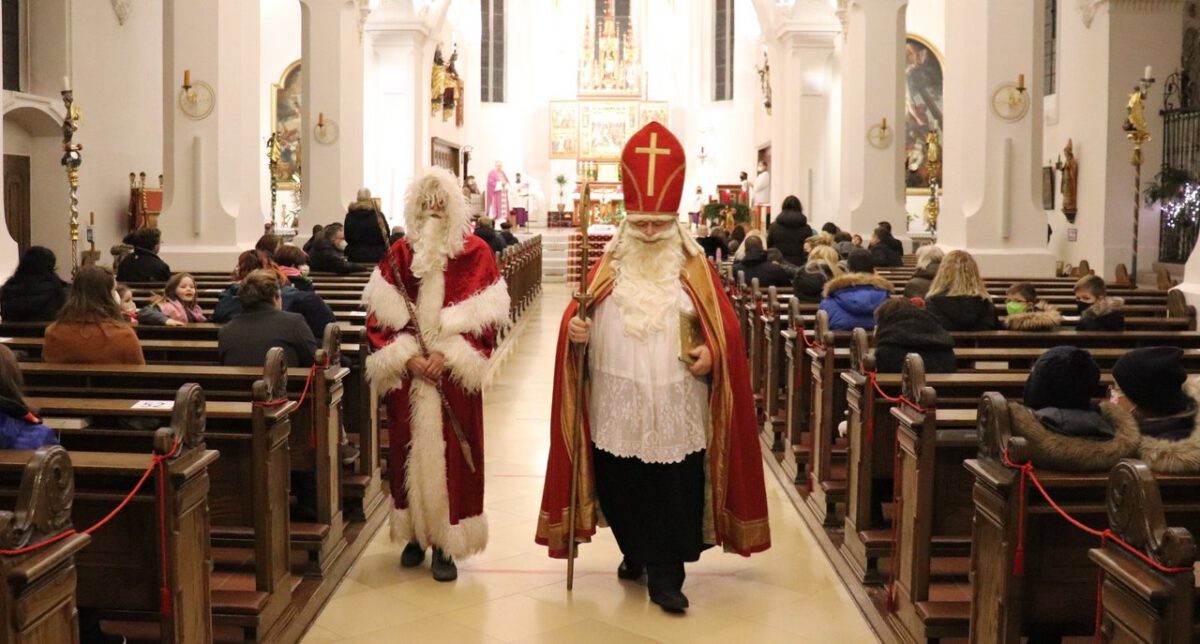 Strahlende Kinderaugen bei der Nikolausandacht
