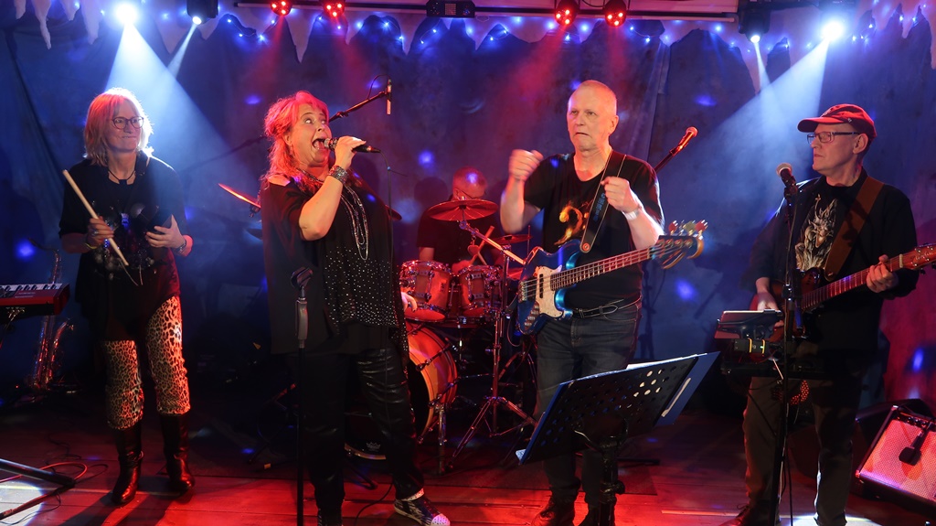 “Steely Five” bringen 60er und 70er auf die Live Stage