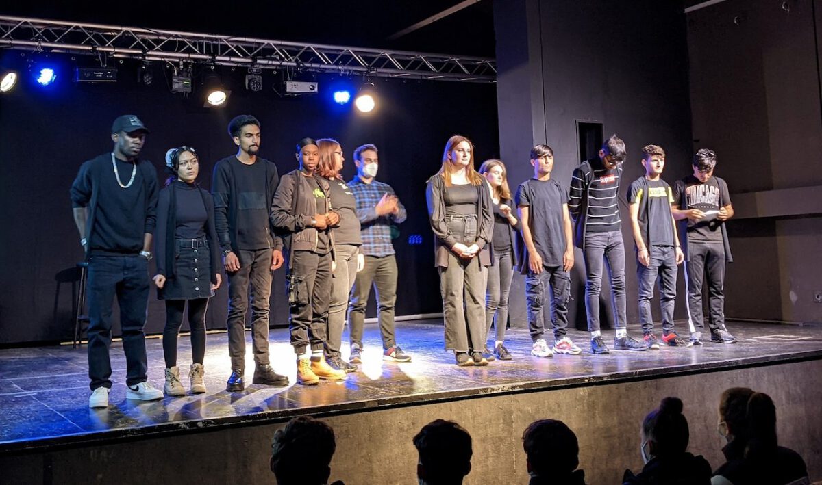 Damals wie heute? Theaterstück mit moralischen Wurzeln