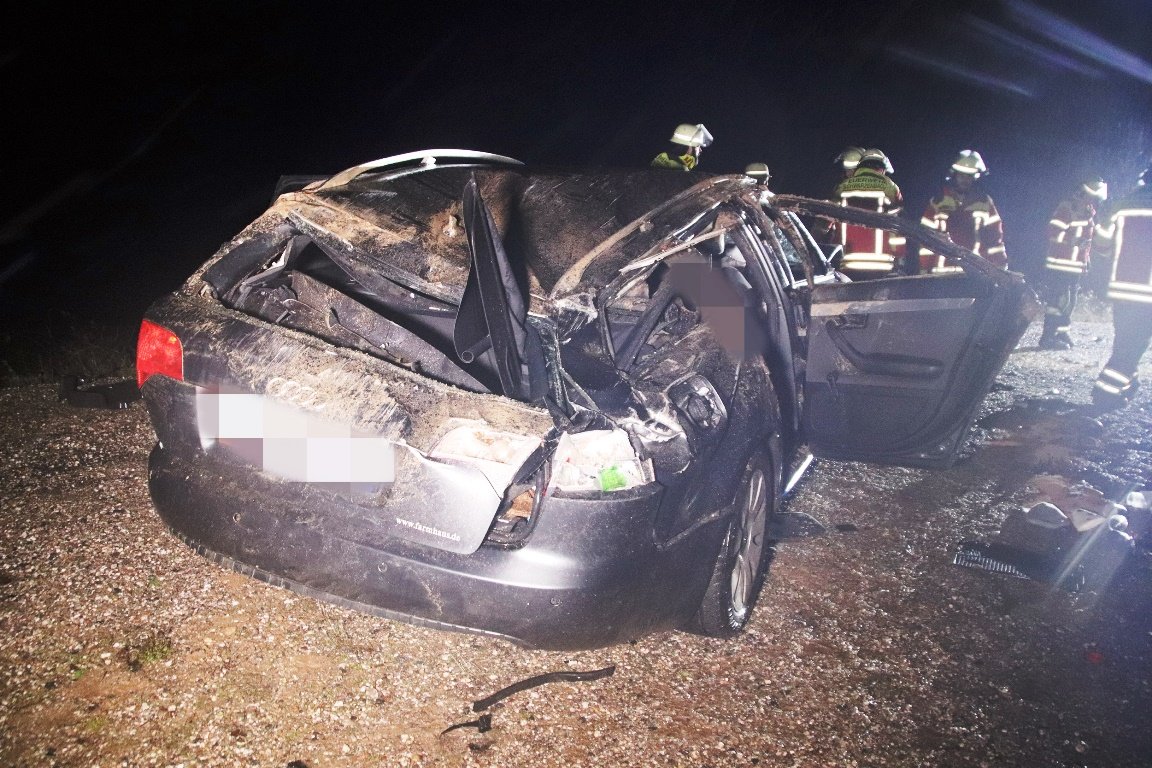 Schwerer Unfall bei Dießfurt: Drei Verletzte