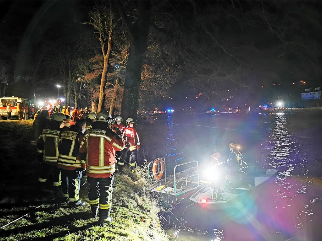 Wasserrettungseinsatz mitten in der Nacht