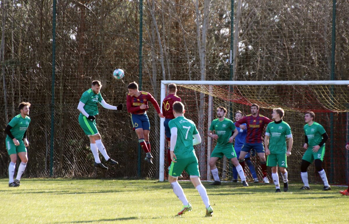 In der Kreisliga kann der FC Weiden Ost den Sekt schon kaltstellen