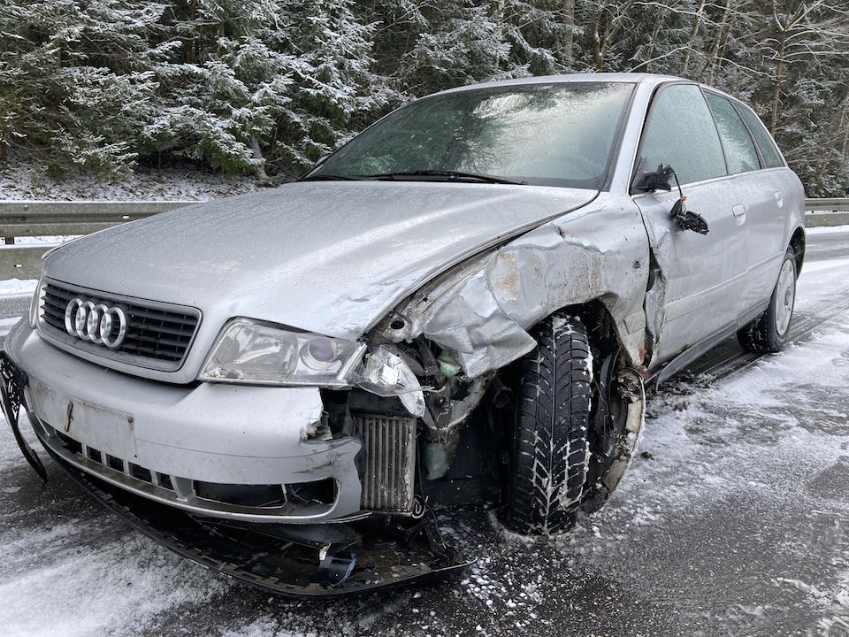 Straßenglätte wird Autofahrer zum Verhängnis