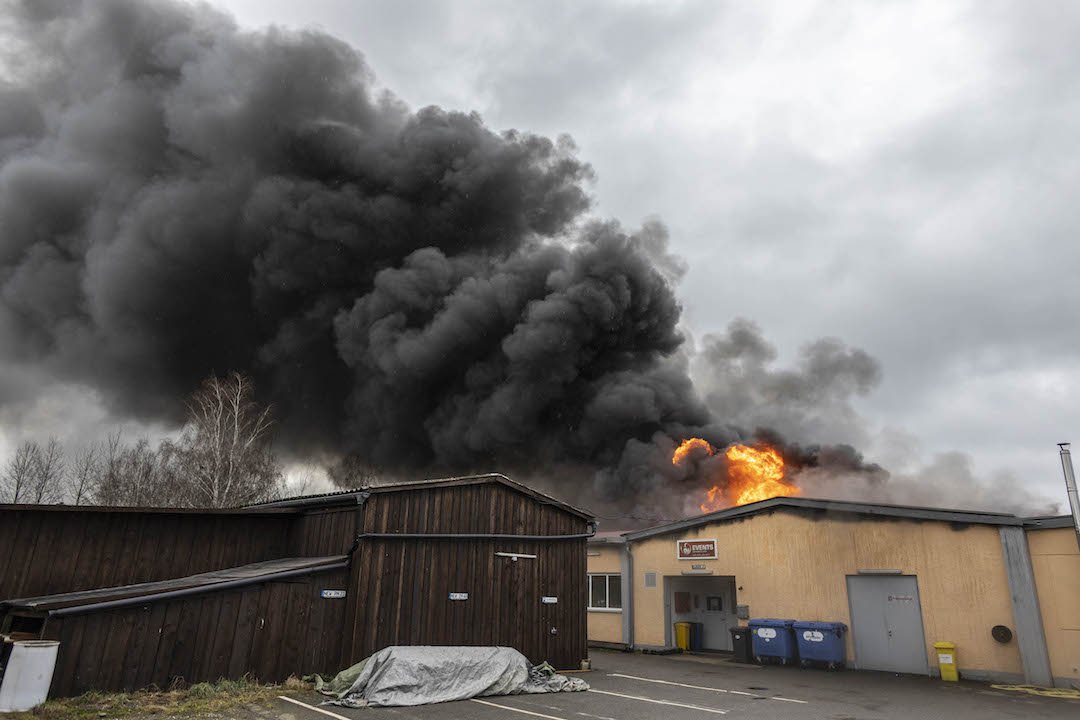 Lagerhallenbrand: Zwei Millionen Euro Schaden [mit Video]