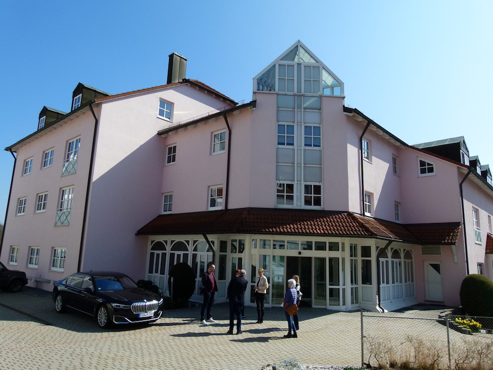 HPZ investiert in Neustadt/WN: Hotel „Am Hofgarten“ wird zum Wohnheim