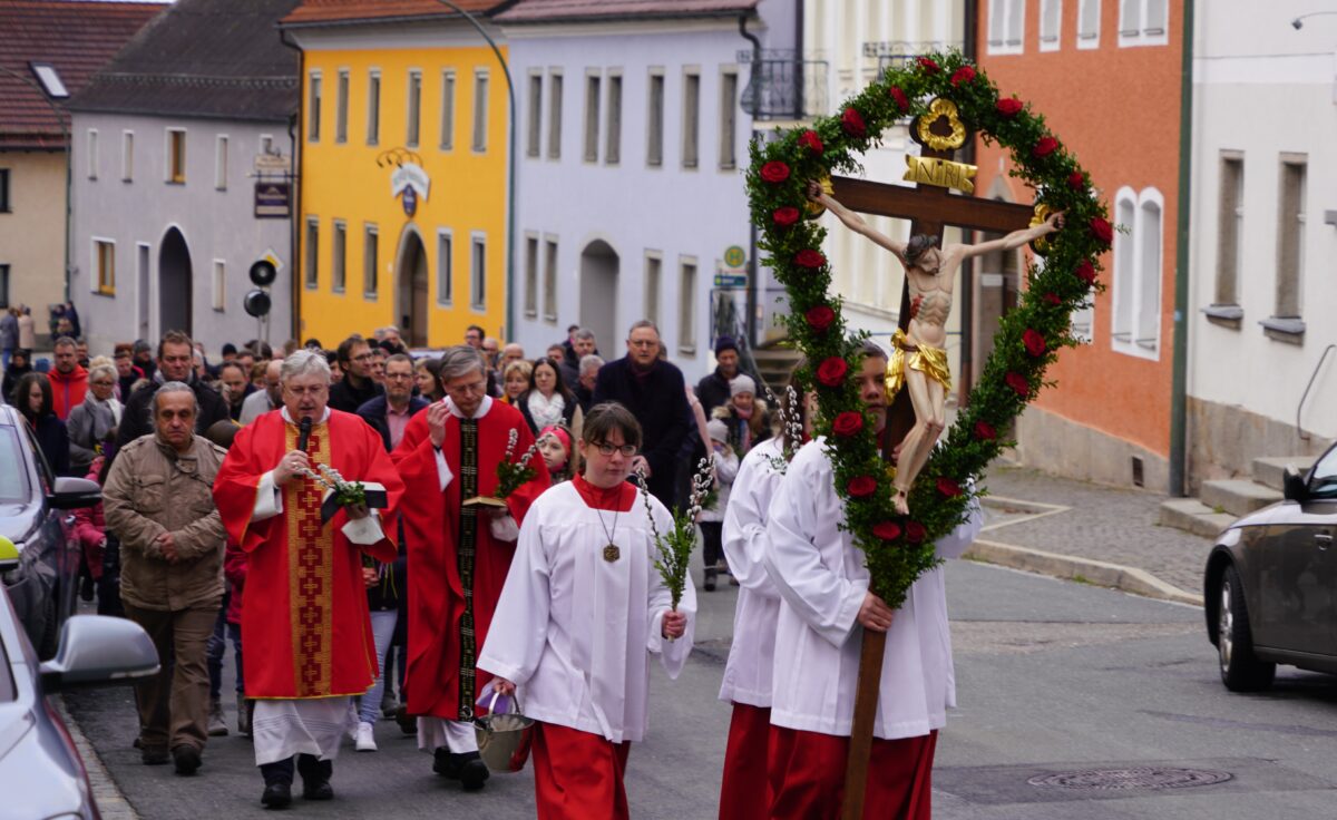 Feierliche Prozession in Waldthurn