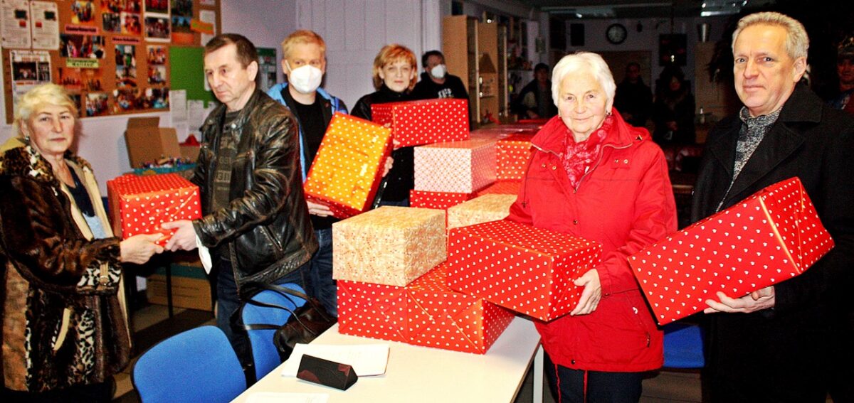 Hilfe für die Ukraine: Arbeiterwohlfahrt packt Pakete für Flüchtlinge