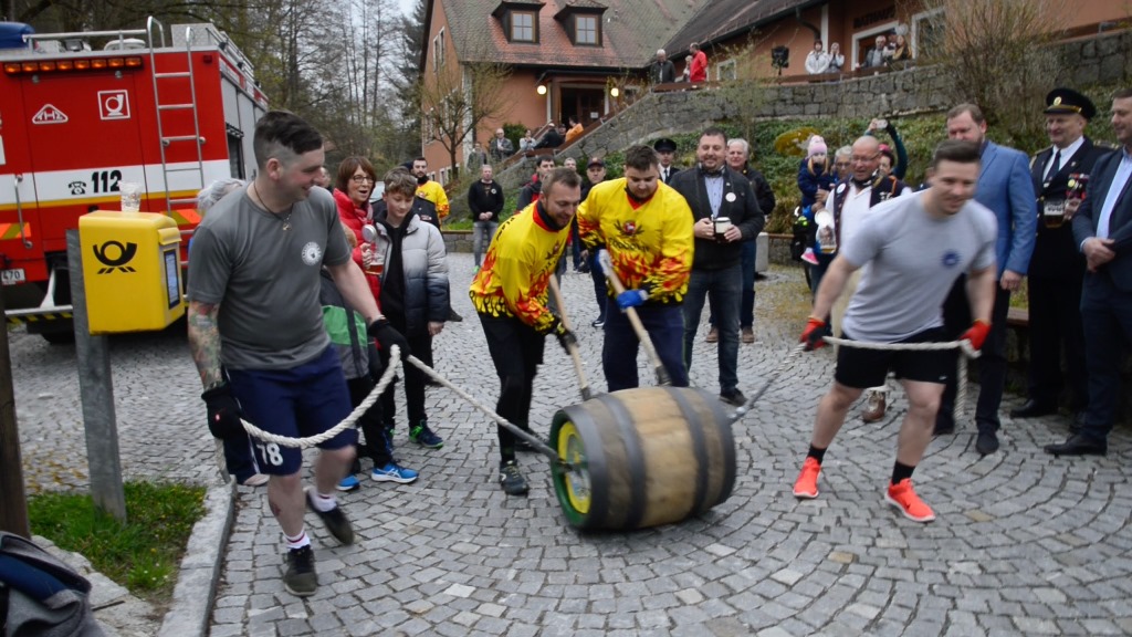 Endlich wieder Bierfassrollen in Störnstein