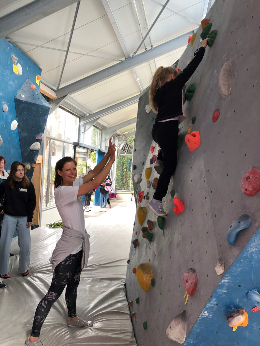 Bouldern auf ukrainisch im Glashaus