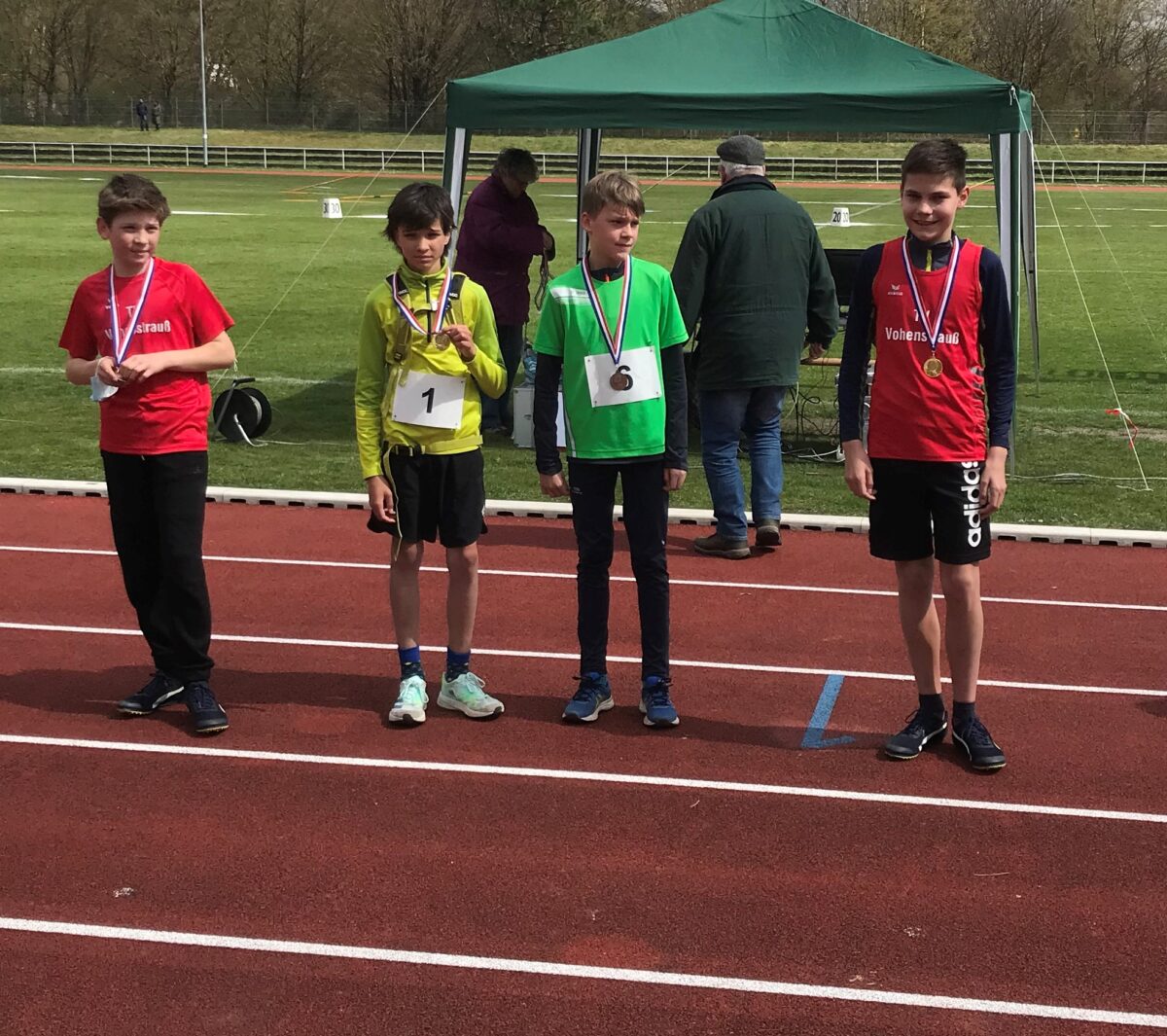 Glänzender Saisonstart der jungen Vohenstraußer Leichtathleten