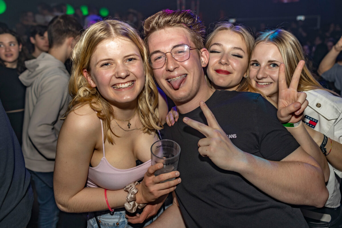 Bildergalerie: So heiß wird die 90er-Party in Tirschenreuth gefeiert [mit Video]