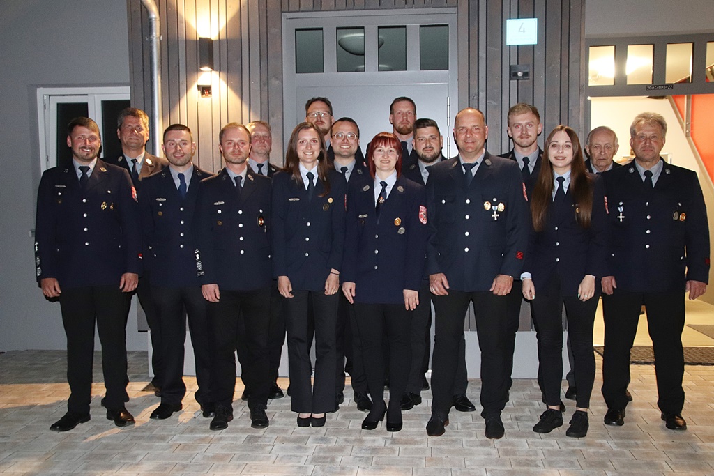 Neuer Vorsitz und Nachwuchs bei Feuerwehr Dießfurt