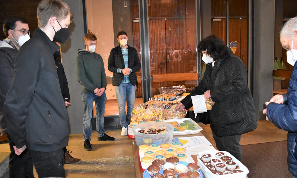 Ministranten backen für Ukraine-Spende