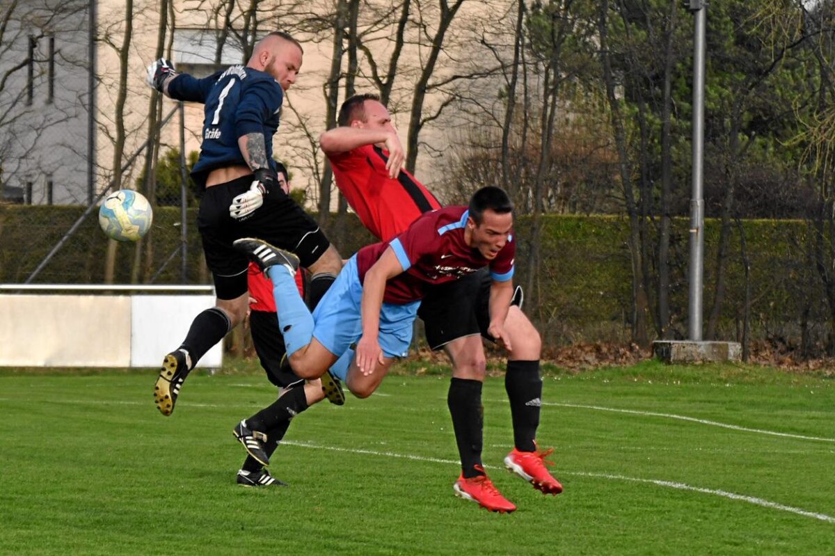 VfB Rothenstadt muss gegen den FSV Waldthurn hart kämpfen