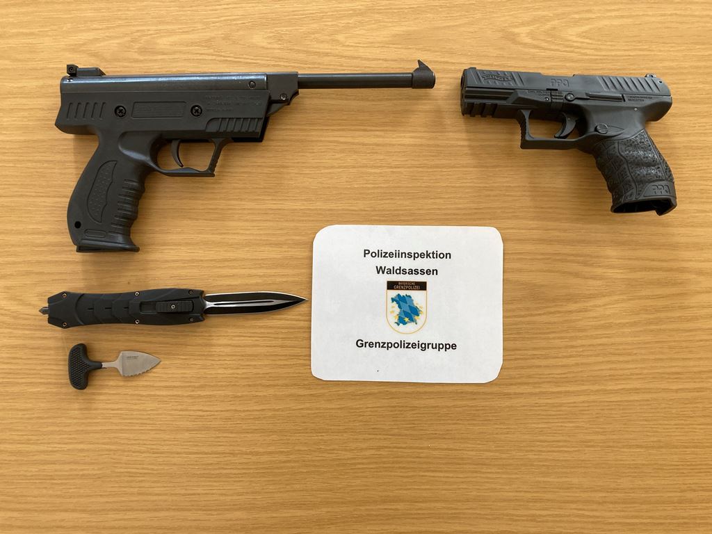 Rauschgift und Waffen im Auto