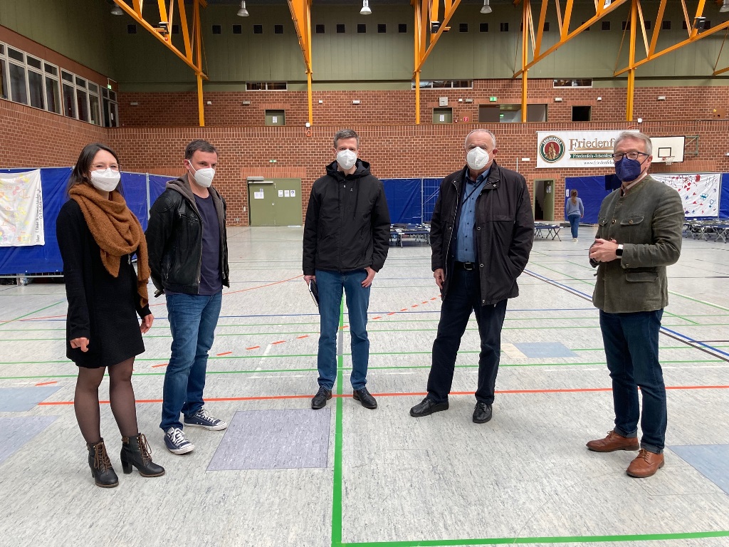 Bürgermeister besuchen Notunterkunft in Weiden: „Sehr gut organisiert“