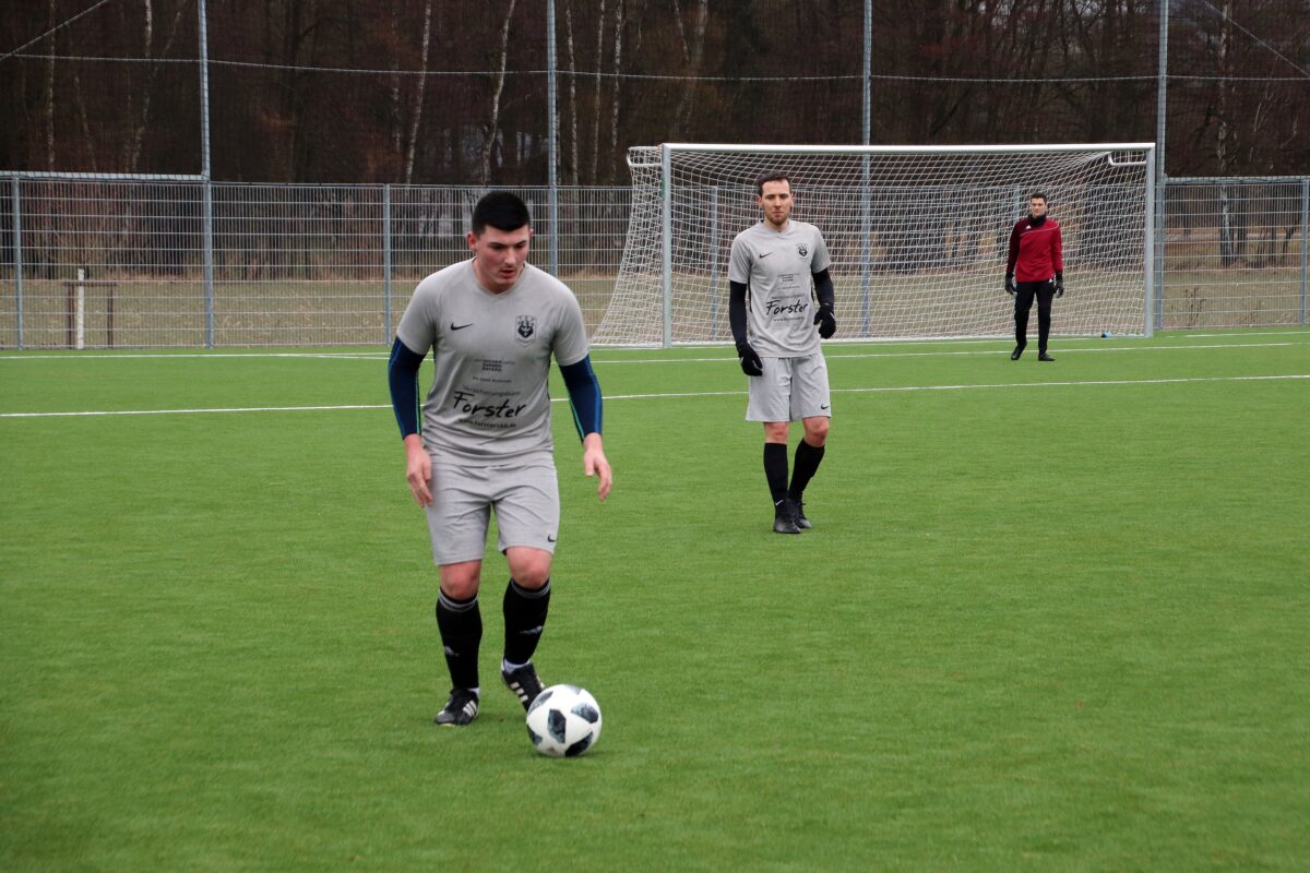 Fußball Kreisliga: Kirchenthumbach reist zum Verfolgerduell