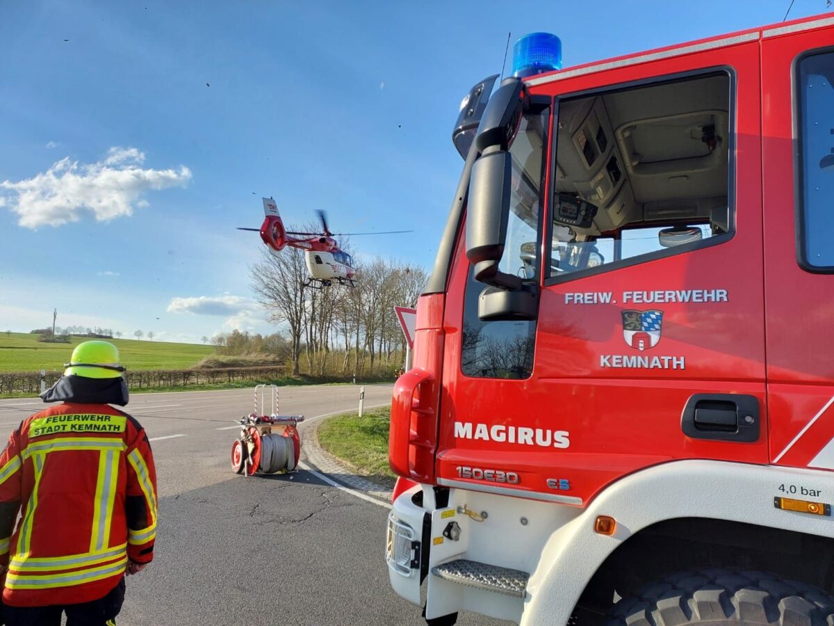 Nach Unfall: Feuerwehr muss Frau aus Auto schneiden