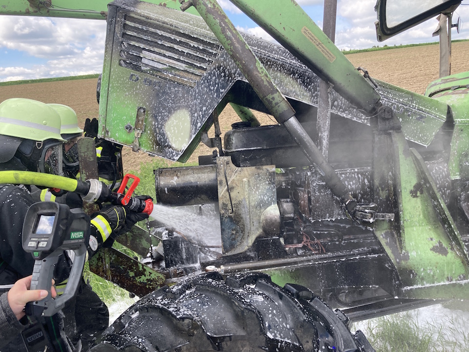 Traktor-Oldtimer fängt Feuer