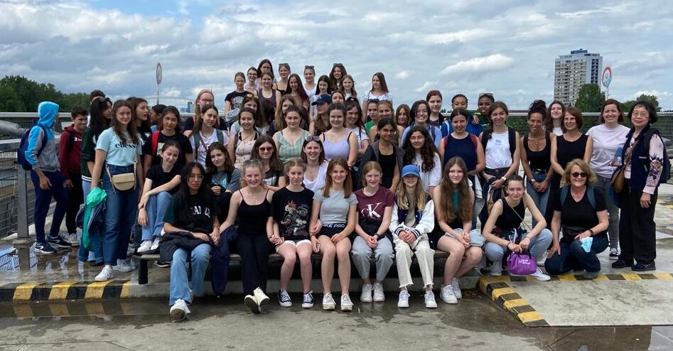 35 Ellys in geheimer Mission