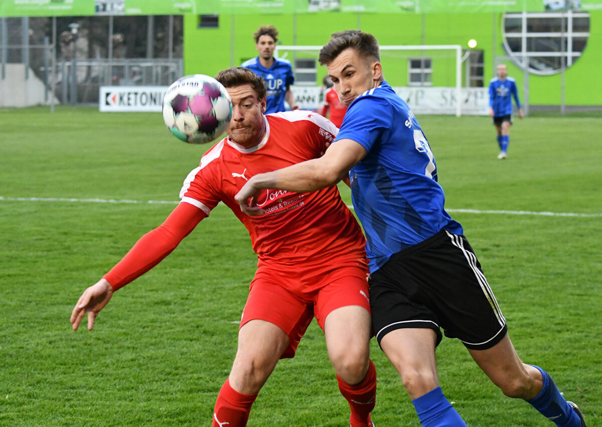 SpVgg Weiden bleibt Spitze: Kopf-an-Kopf-Rennen in der Landesliga-Mitte geht weiter